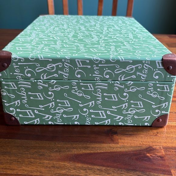 Music Notes and Terms along with Treble and Base Clefs NESTING BOX - metal lock - Picture 9 of 14